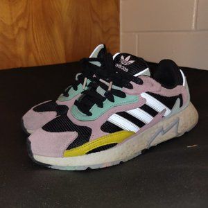 WOMEN ADIDAS SIZE 7.5